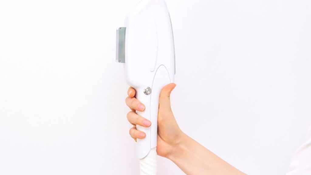 6 Reasons Why You Should Never Try Laser Hair Removal at Home