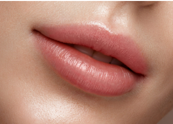 a women with showcasing the lip shape and corners of the mouth