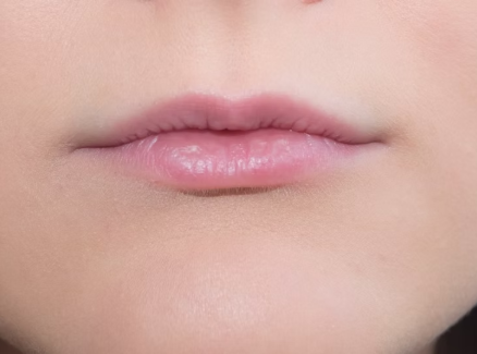 women with thin lips