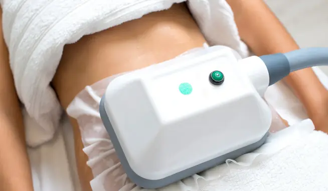 coolsculpting device placed on abdomen